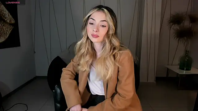 StacyWoods online show from May 2026 11:18:01 AM