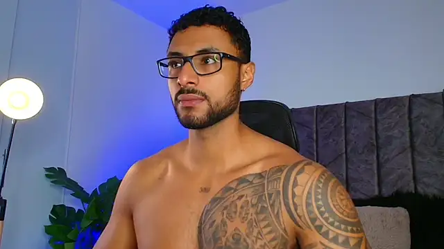 LiamGarcia1 online show from October 2025 01:07:01 PM