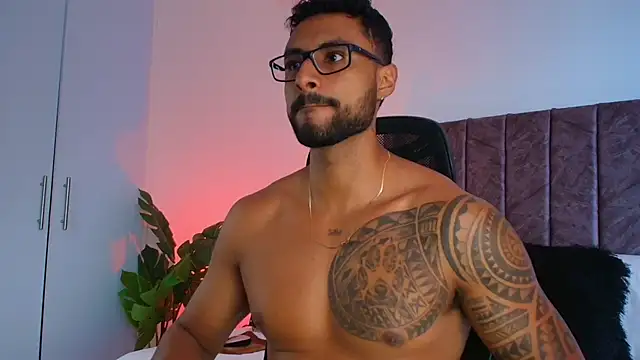 LiamGarcia1 online show from December 2025 06:47:02 PM