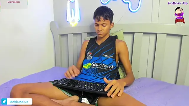 Snapshot of loistwink_ chatting on September 2025 04:16:01 AM loistwink online show from September 2025 04:16:01 AM