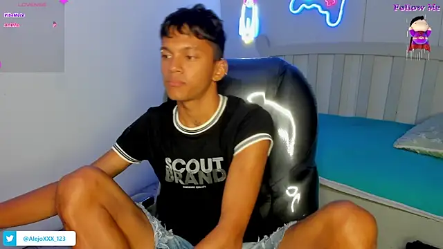 Snapshot of loistwink_ chatting on November 2025 03:38:02 AM loistwink online show from November 2025 03:38:02 AM