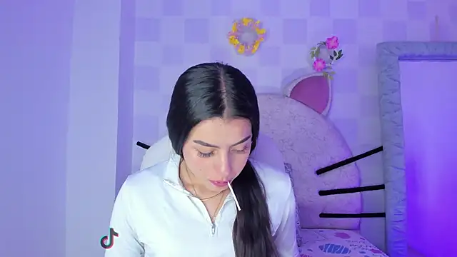 nattaly adams online show from October 2025 07:42:02 PM