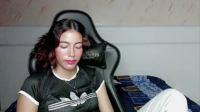 dayanita hot  online show from February 2025 01:22:01 PM