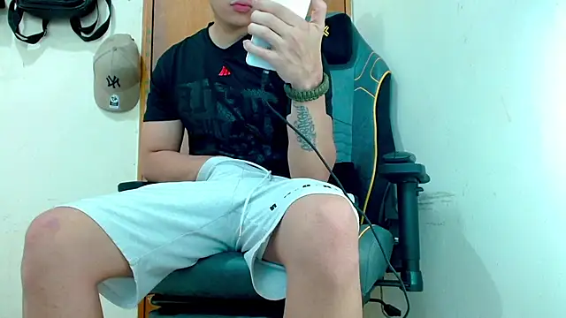 Danyer33 online show from March 2026 10:38:01 PM