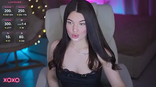 YourLolaBunny online show from April 2026 07:09:02 PM