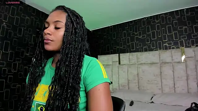 Snapshot of brenda_nova18 chatting on December 2024 10:53:02 AM brenda nova18 online show from December 2024 10:53:02 AM