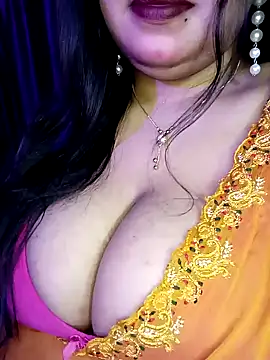 Snapshot of Suhanakhan00 chatting on February 2025 07:47:02 PM Suhanakhan00 online show from February 2025 07:47:02 PM