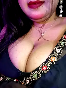 Snapshot of Suhanakhan00 chatting on March 2025 05:56:01 PM Suhanakhan00 online show from March 2025 05:56:01 PM