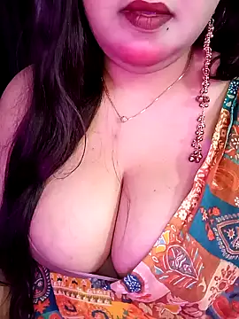 Suhanakhan00 online show from March 2026 06:47:01 PM