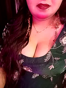 Suhanakhan00 online show from March 2026 07:33:02 AM