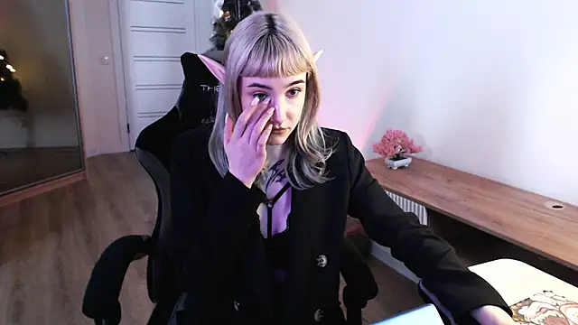 Princess Shy    online show from February 2025 01:22:01 PM