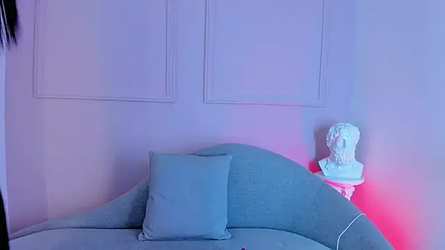 victoria milann online show from December 2025 02:37:01 PM