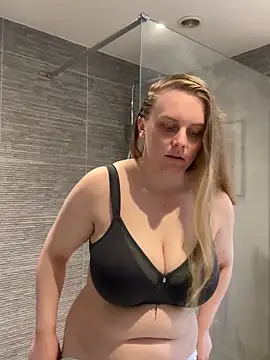 Snapshot of Vixen_Mistress_Ali chatting on March 2025 12:01:02 PM Vixen Mistress Ali online show from March 2025 12:01:02 PM