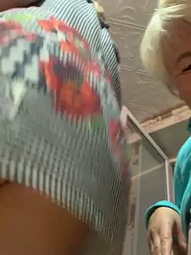 Snapshot of Laura_Millf chatting on September 2025 05:27:01 PM Laura Millf online show from September 2025 05:27:01 PM