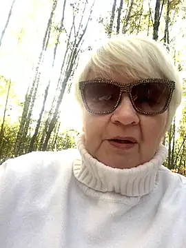 Snapshot of Laura_Millf chatting on October 2025 09:40:01 AM Laura Millf online show from October 2025 09:40:01 AM