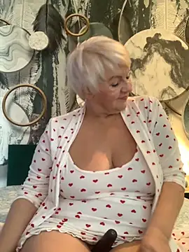 Snapshot of Laura_Millf chatting on October 2025 10:19:02 AM Laura Millf online show from October 2025 10:19:02 AM