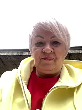 Laura Millf online show from April 2026 10:06:01 AM