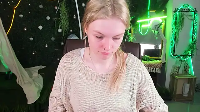 Snapshot of GraceGlamour chatting on February 2026 05:14:01 AM GraceGlamour online show from February 2026 05:14:01 AM