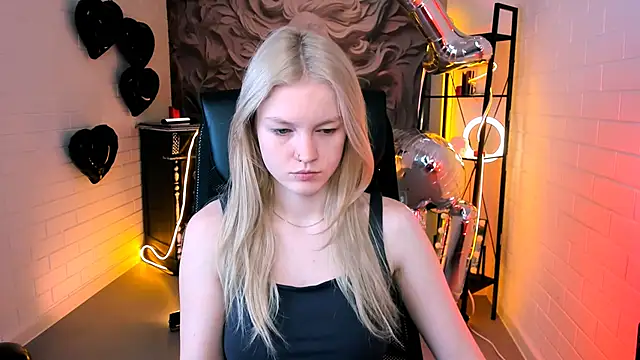 Snapshot of GraceGlamour chatting on February 2026 05:04:01 AM GraceGlamour online show from February 2026 05:04:01 AM