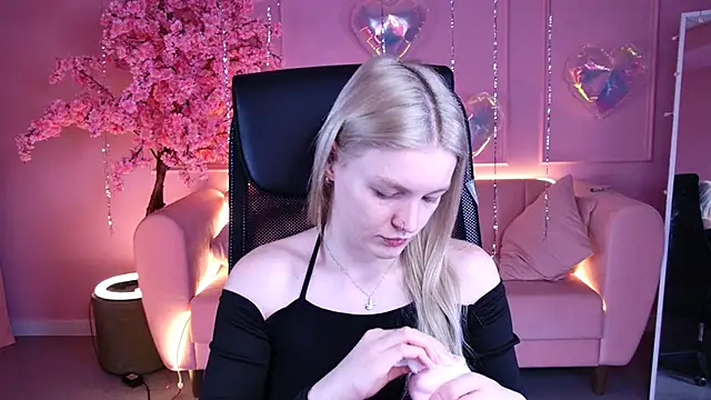 Snapshot of GraceGlamour chatting on February 2026 05:08:02 AM GraceGlamour online show from February 2026 05:08:02 AM