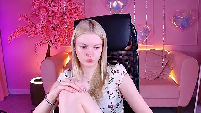 Snapshot of GraceGlamour chatting on February 2026 05:07:02 AM GraceGlamour online show from February 2026 05:07:02 AM