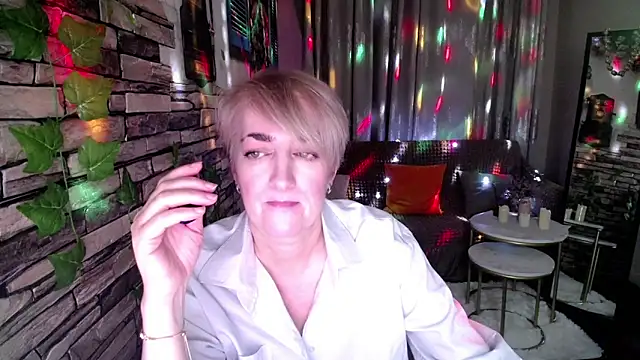 Hot Girl87 online show from December 2024 07:27:02 PM