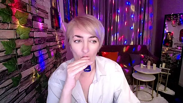 Hot Girl87 online show from December 2024 04:16:01 PM