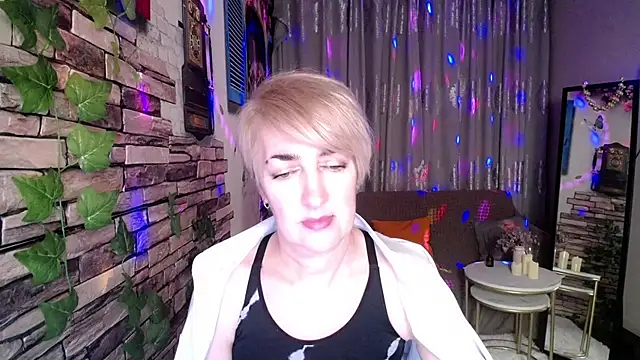 Hot Girl87 online show from December 2024 10:17:01 PM