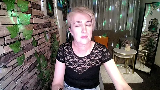 Hot Girl87 online show from December 2024 03:56:02 PM