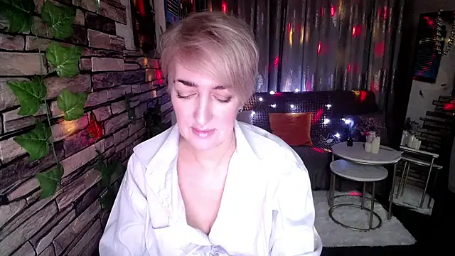 Hot Girl87 online show from December 2024 03:54:02 PM