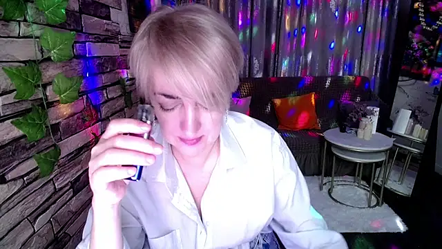 Hot Girl87 online show from December 2024 10:16:02 PM