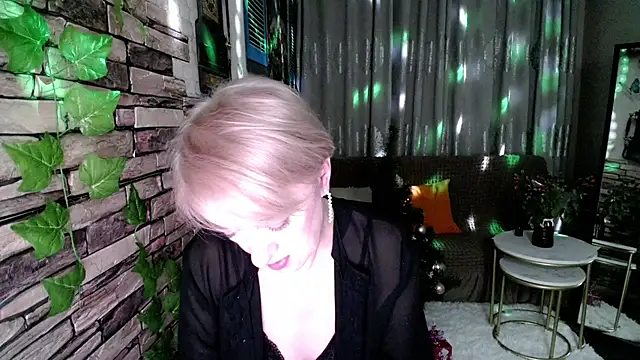 Hot Girl87 online show from December 2024 06:23:02 PM