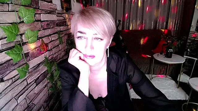 Hot Girl87 online show from December 2024 09:28:01 PM