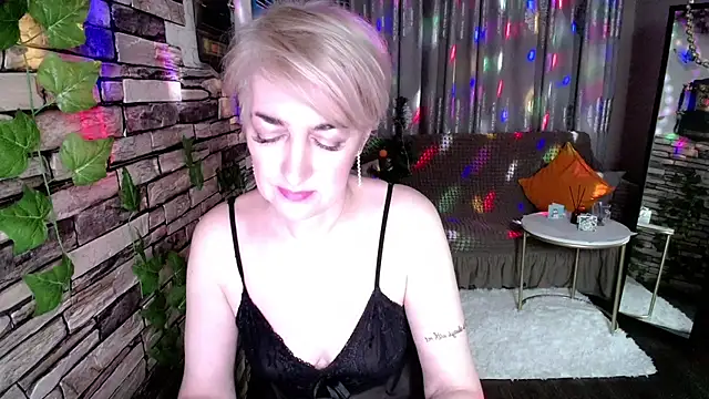 Hot Girl87 online show from December 2024 08:04:01 PM