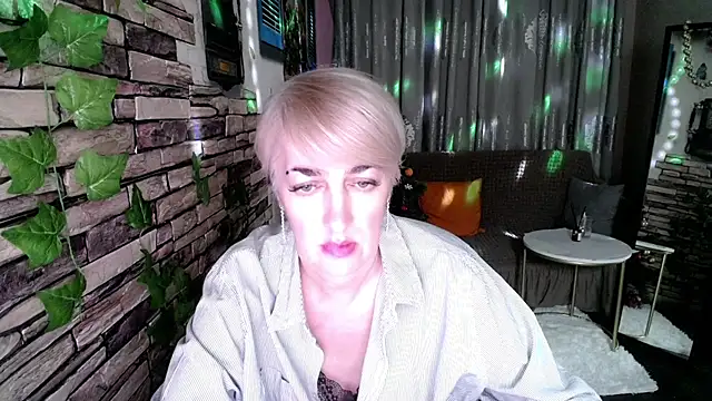 Hot Girl87 online show from January 2025 08:21:01 PM