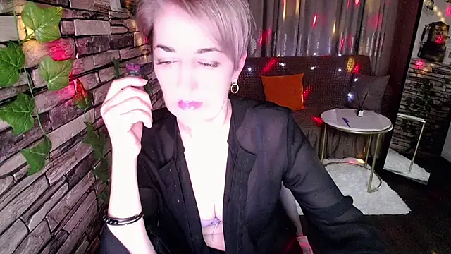 Hot Girl87 online show from January 2025 05:12:02 PM