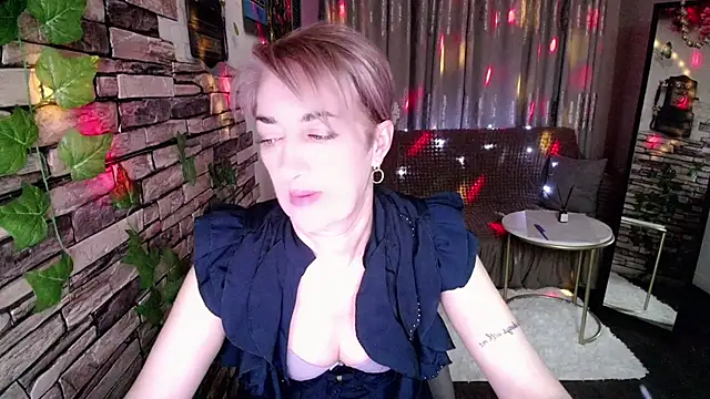 Hot Girl87 online show from January 2025 10:44:02 PM