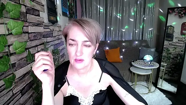 Hot Girl87 online show from January 2025 06:21:01 PM