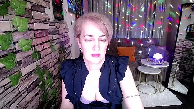 Hot Girl87 online show from January 2025 07:17:02 PM