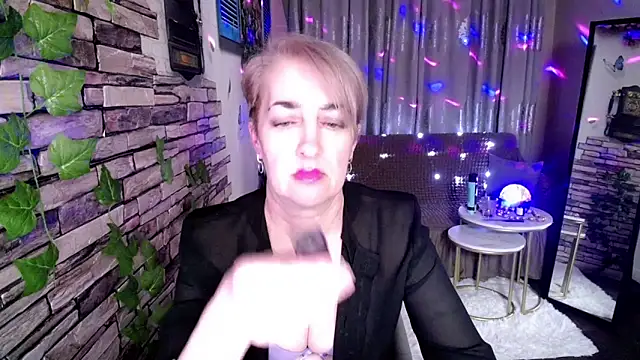 Hot Girl87 online show from January 2025 10:19:01 PM