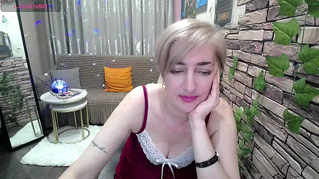 Hot Girl87 online show from February 2025 05:56:02 PM