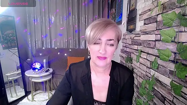 Hot Girl87 online show from February 2025 05:31:01 PM