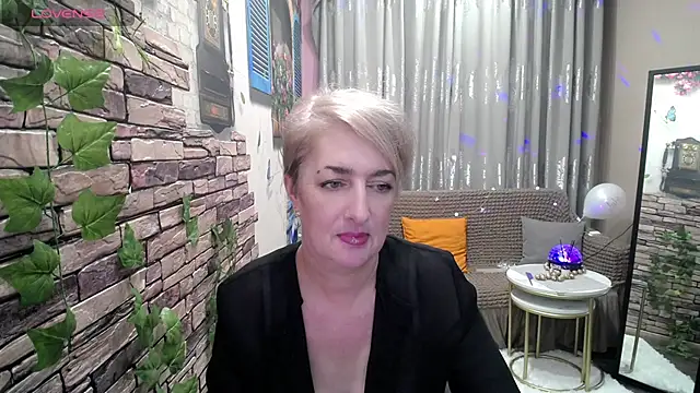 Hot Girl87 online show from February 2025 02:40:01 PM