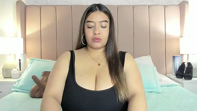 Snapshot of MollyBigBoobs12 chatting on January 2025 01:32:01 AM MollyBigBoobs12 online show from January 2025 01:32:01 AM