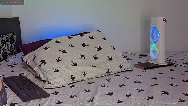 Snapshot of KALE_19 chatting on November 2025 01:49:02 AM KALE 19 online show from November 2025 01:49:02 AM