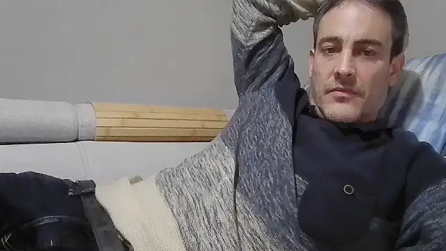 Snapshot of basquehotboy chatting on November 2025 11:05:01 PM basquehotboy online show from November 2025 11:05:01 PM