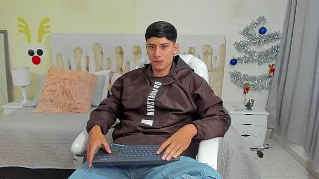 Snapshot of Damian23__ chatting on January 2025 12:57:02 PM Damian23 online show from January 2025 12:57:02 PM