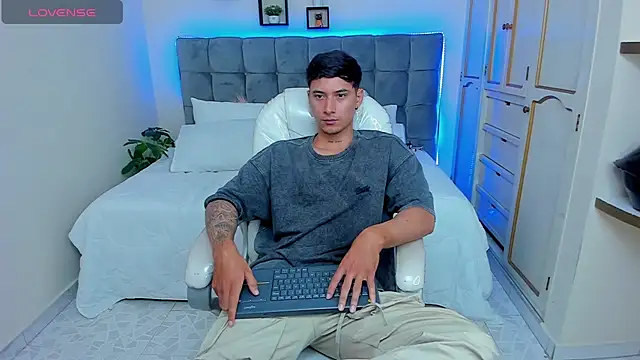 Snapshot of Damian23__ chatting on March 2025 12:34:01 PM Damian23 online show from March 2025 12:34:01 PM