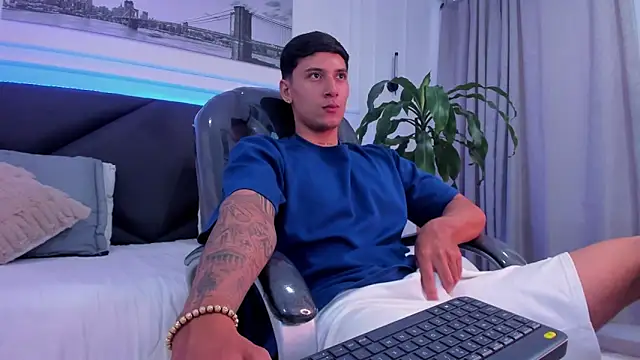 Damian23   online show from December 2025 02:10:02 PM