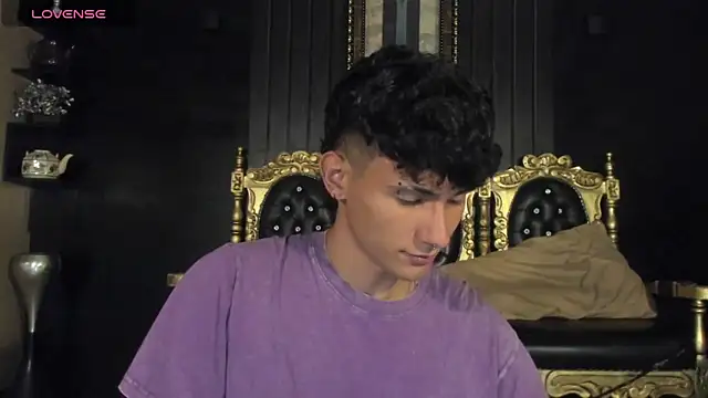 Snapshot of Alexx_tc chatting on December 2024 04:13:02 AM Alexx tc online show from December 2024 04:13:02 AM